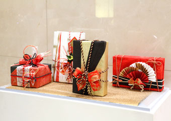 コスメのラッピング提案